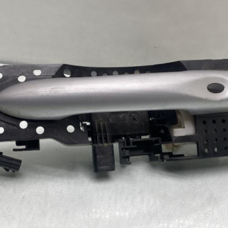 Poignee porte avant gauche RENAULT MEGANE 3 Photo n°1