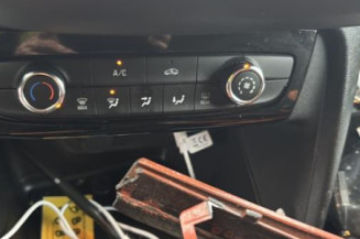 Attache ceinture avant gauche OPEL CORSA F