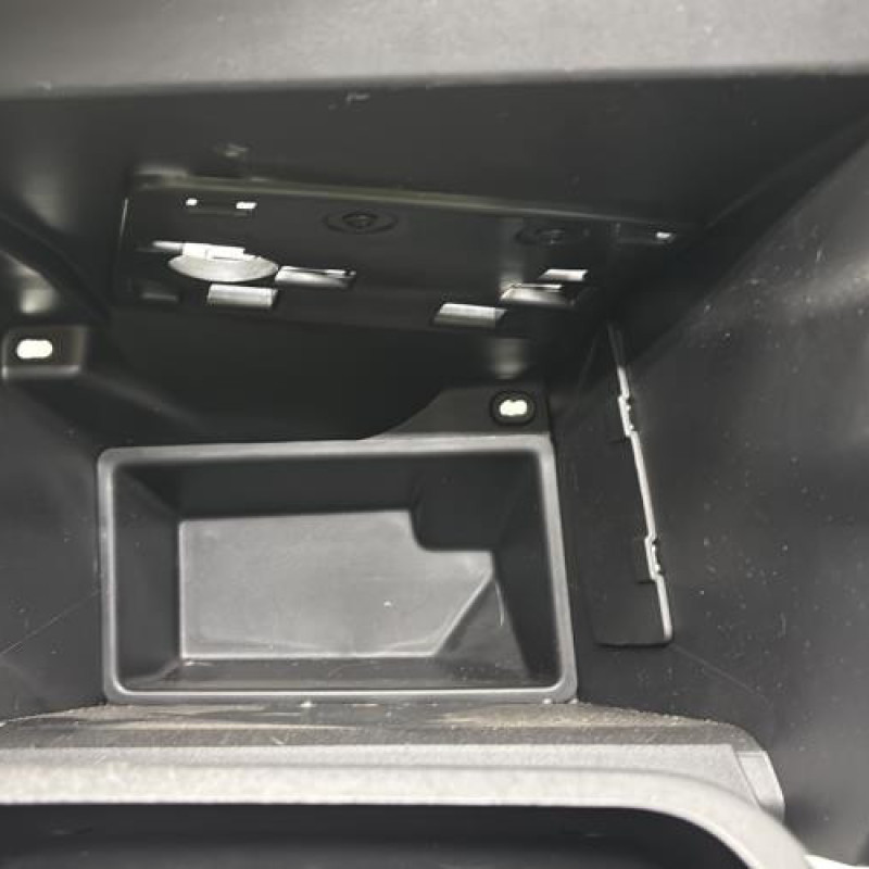 Boite a gants OPEL CORSA F Photo n°2