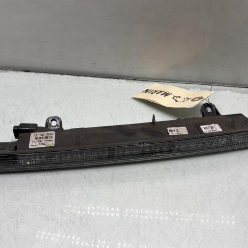 Feu arriere stop central OPEL CORSA F Photo n°1