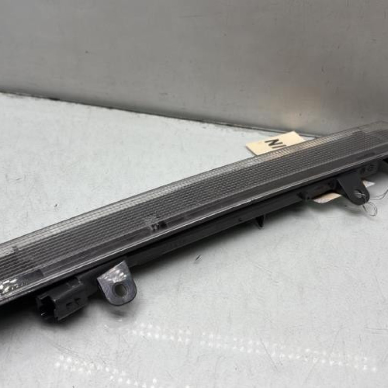 Feu arriere stop central OPEL CORSA F Photo n°3