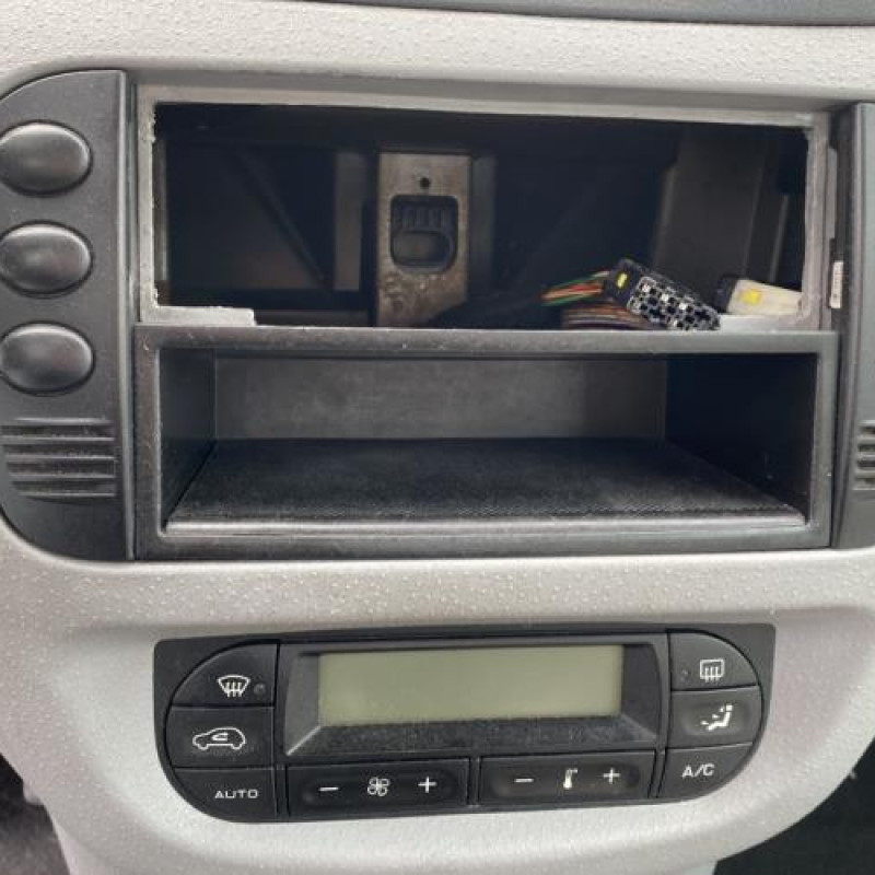 Porte avant droit CITROEN C3 1 Photo n°8