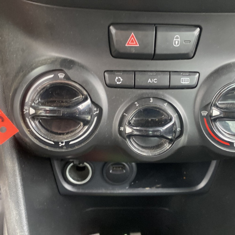 PEUGEOT 208 1 PHASE 2 1.2 VTI - 12V Photo n°8