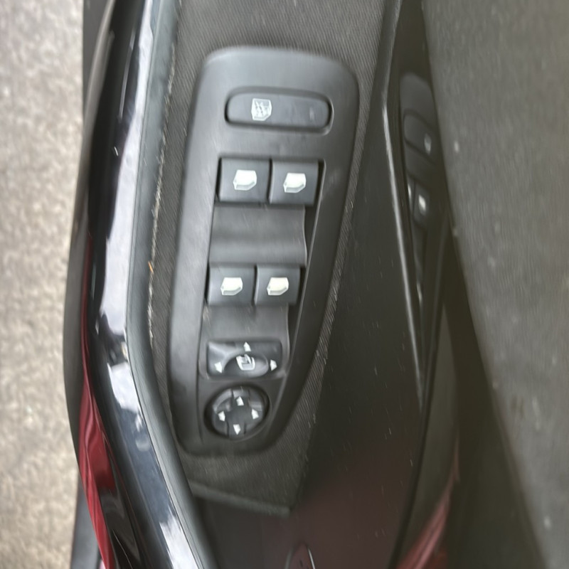 PEUGEOT 208 1 PHASE 2 1.2 VTI - 12V Photo n°15