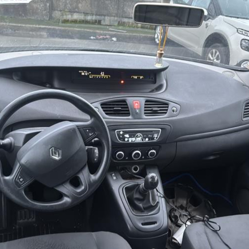 Reservoir essence RENAULT SCENIC 3 Photo n°9