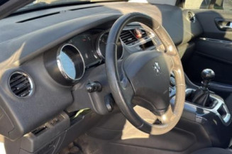 Pompe de direction PEUGEOT 5008 1