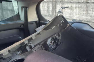 Pompe de direction PEUGEOT 5008 1