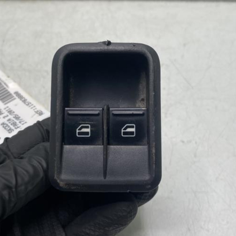 Interrupteur de leve vitre avant gauche SKODA FABIA 2 Photo n°1