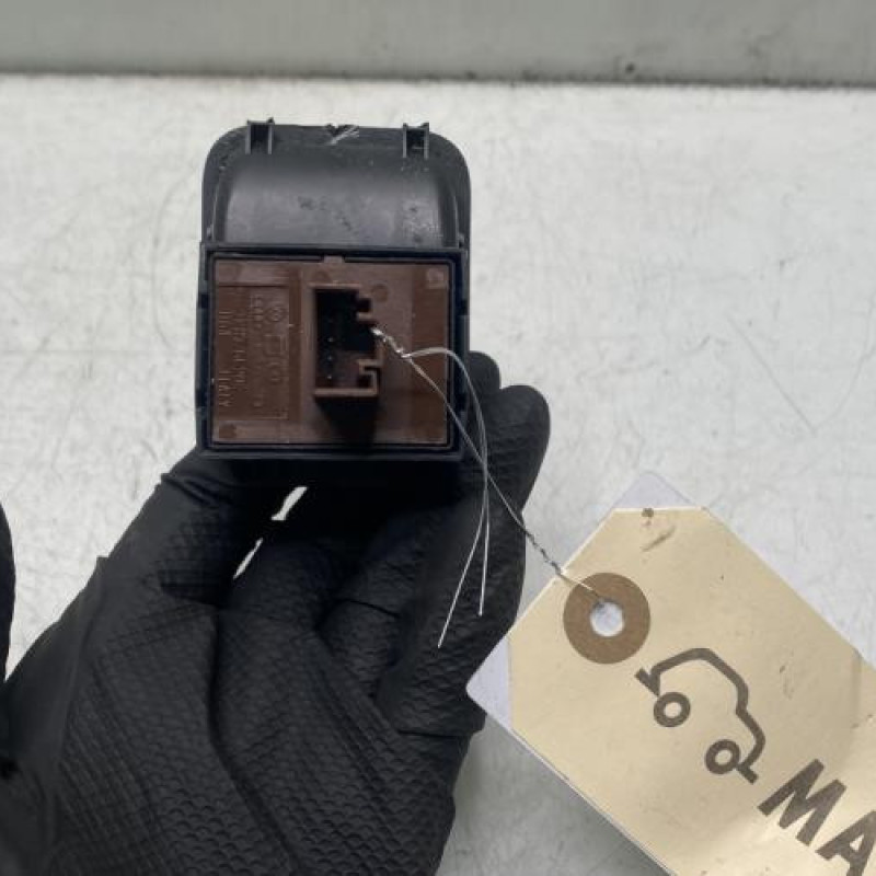 Interrupteur de leve vitre avant gauche SKODA FABIA 2 Photo n°3