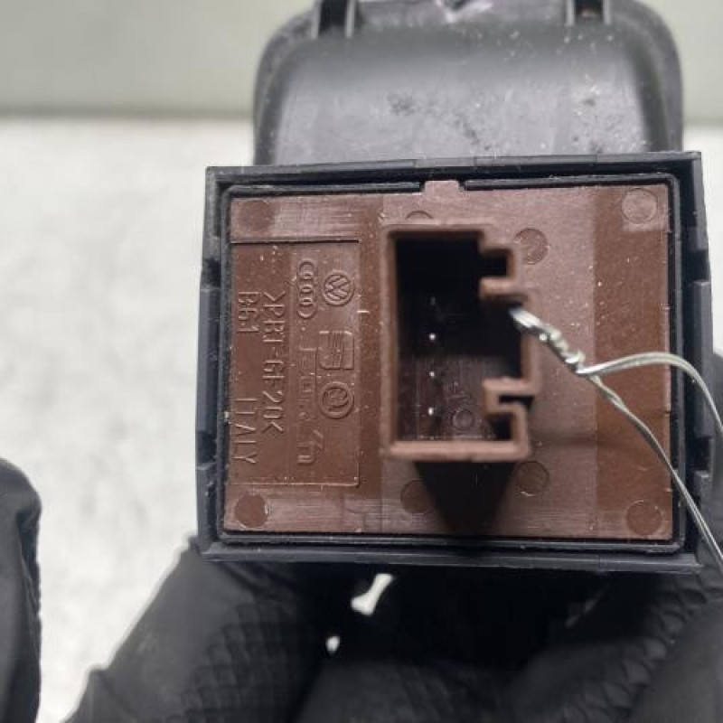 Interrupteur de leve vitre avant gauche SKODA FABIA 2 Photo n°4