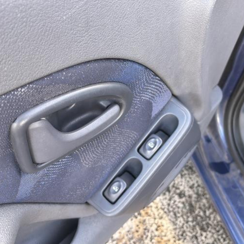 Interrupteur de leve vitre avant droit RENAULT CLIO 2 Photo n°13