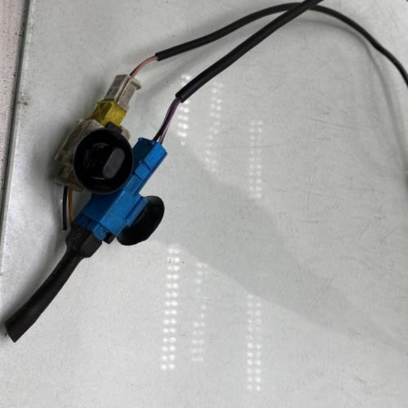 Pretensionneur de ceinture avant gauche RENAULT CLIO 2 Photo n°4