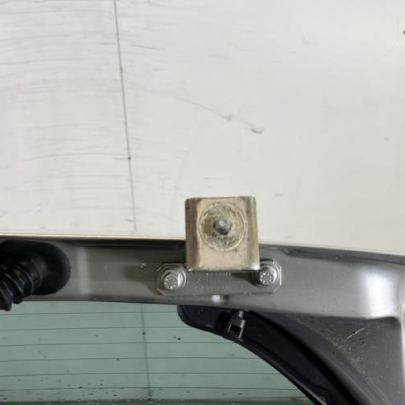 Malle/Hayon arriere RENAULT CLIO 3 Photo n°9