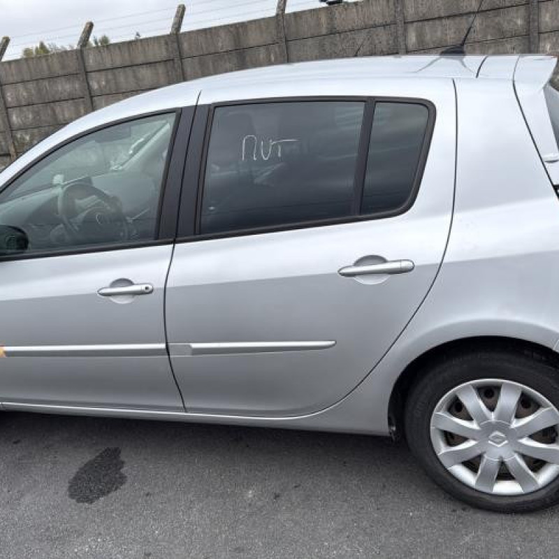 Malle/Hayon arriere RENAULT CLIO 3 Photo n°19