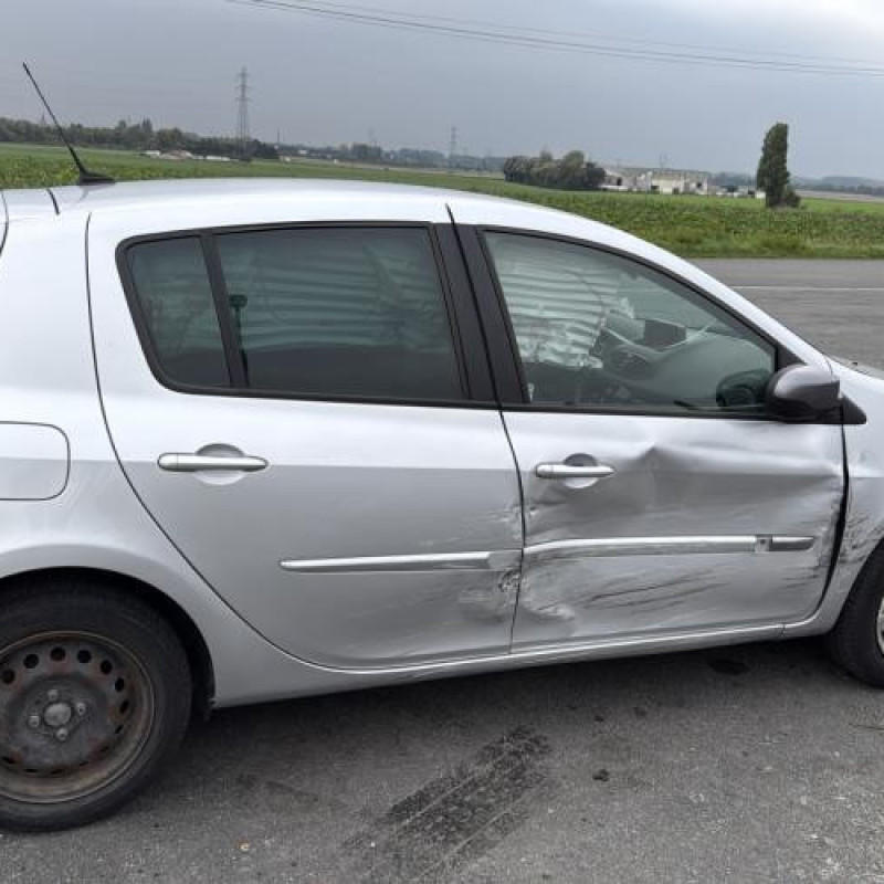 Malle/Hayon arriere RENAULT CLIO 3 Photo n°20