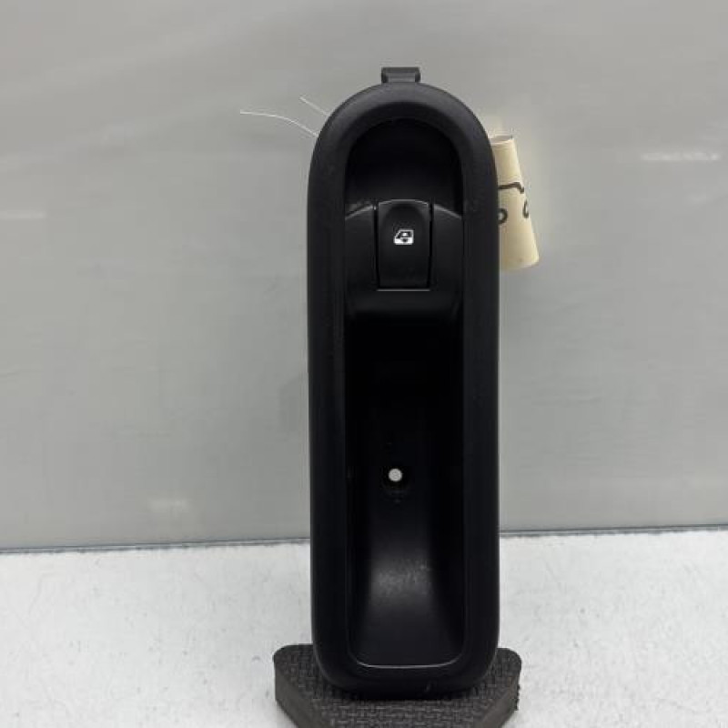 Interrupteur de leve vitre avant droit RENAULT CLIO 3 Photo n°1