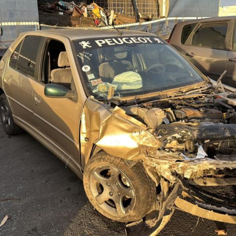 Vitre arriere droit PEUGEOT 306 Photo n°6