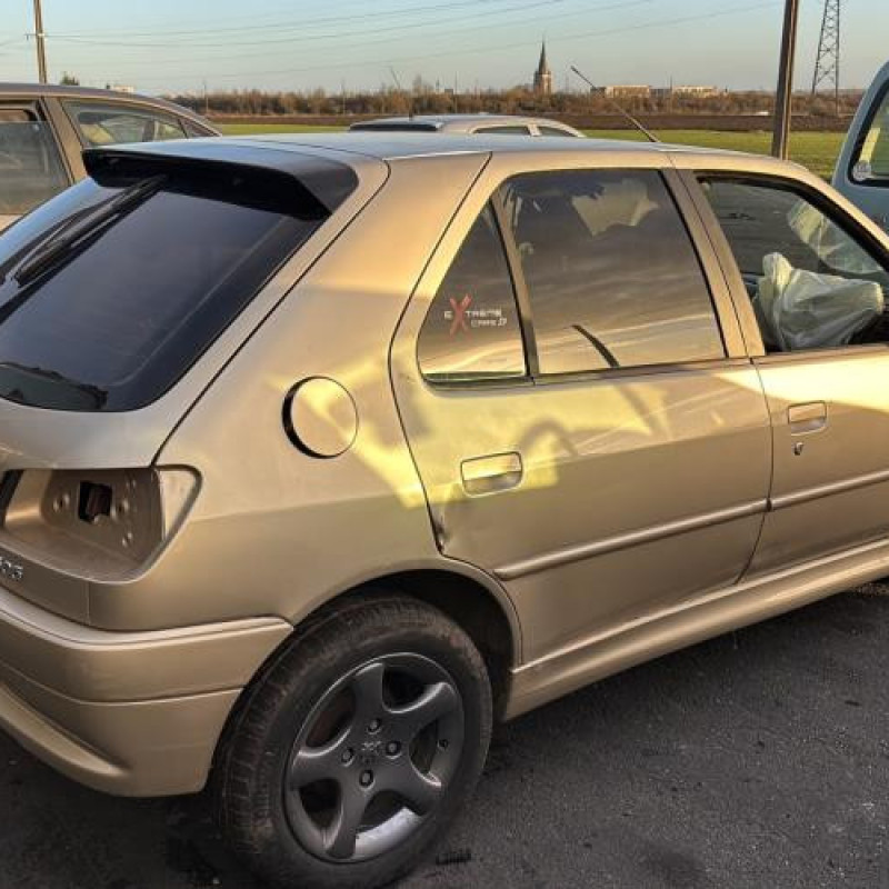 Vitre arriere droit PEUGEOT 306 Photo n°7
