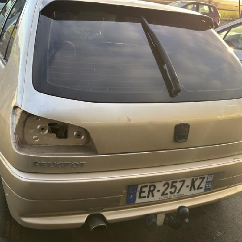 Vitre arriere droit PEUGEOT 306 Photo n°9