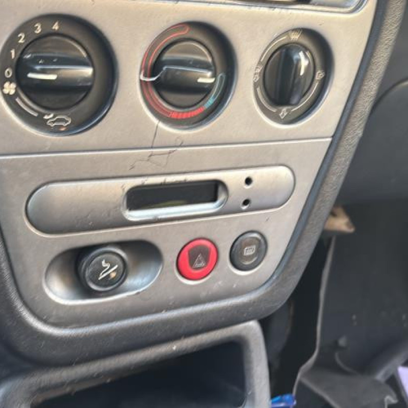 Vitre arriere droit PEUGEOT 306 Photo n°20