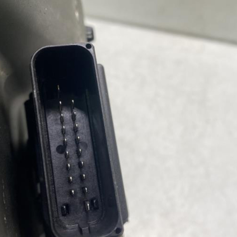 Leve vitre electrique arriere droit VOLKSWAGEN GOLF 4 Photo n°4