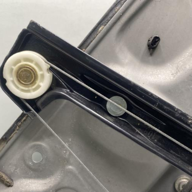 Leve vitre electrique arriere droit VOLKSWAGEN GOLF 4 Photo n°7