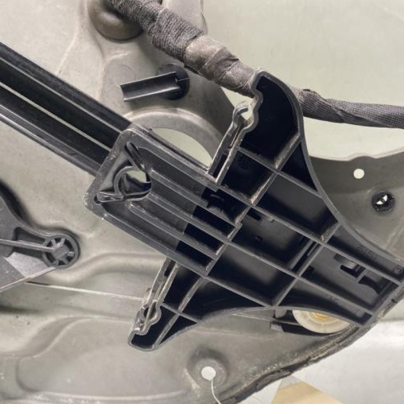 Leve vitre electrique arriere droit VOLKSWAGEN GOLF 4 Photo n°8