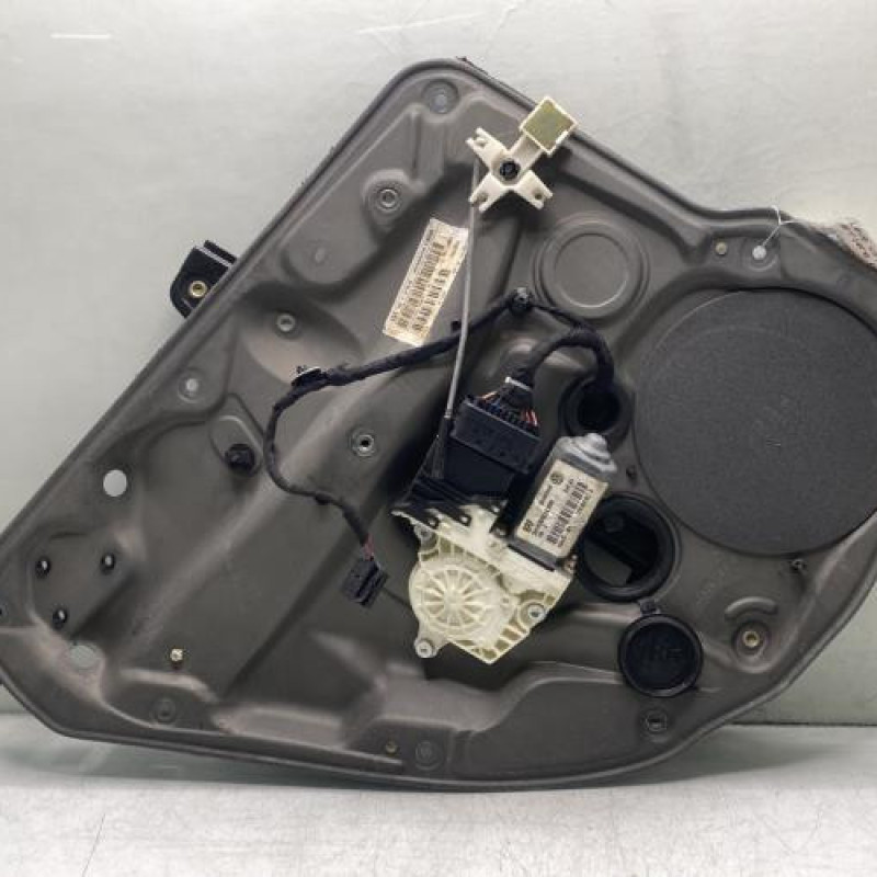 Leve vitre electrique arriere gauche VOLKSWAGEN GOLF 4 Photo n°1
