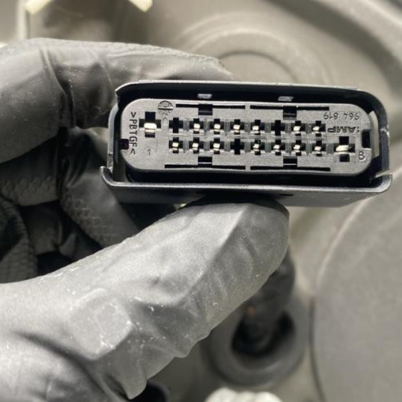 Leve vitre electrique arriere gauche VOLKSWAGEN GOLF 4 Photo n°4