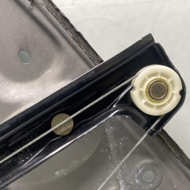 Leve vitre electrique arriere gauche VOLKSWAGEN GOLF 4 Photo n°7