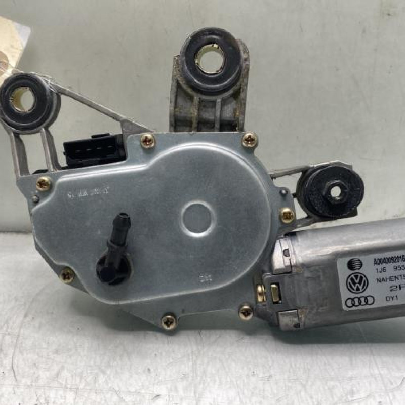Moteur essuie glace arriere VOLKSWAGEN GOLF 4 Photo n°3