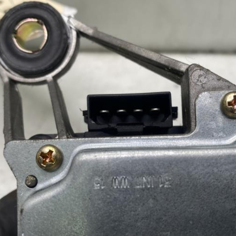Moteur essuie glace arriere VOLKSWAGEN GOLF 4 Photo n°5
