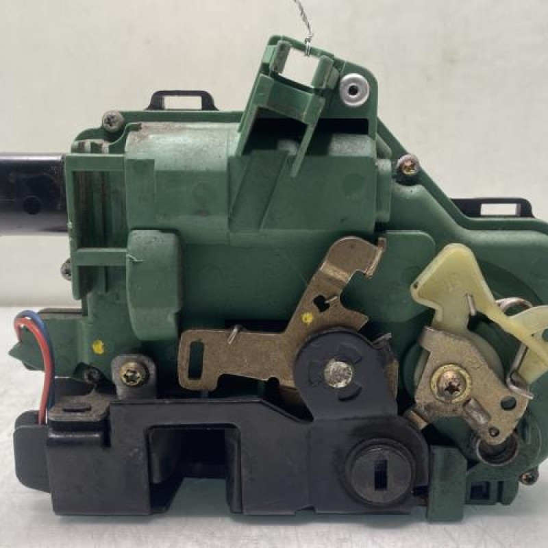 Serrure arriere droit VOLKSWAGEN GOLF 4 Photo n°3