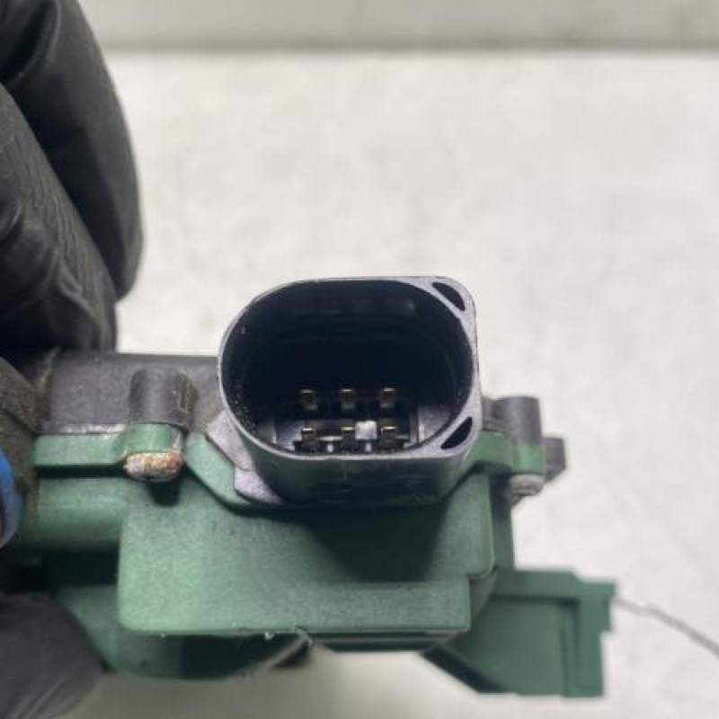 Serrure arriere droit VOLKSWAGEN GOLF 4 Photo n°4