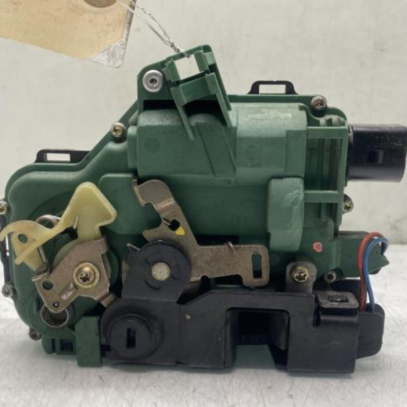 Serrure arriere gauche VOLKSWAGEN GOLF 4 Photo n°3