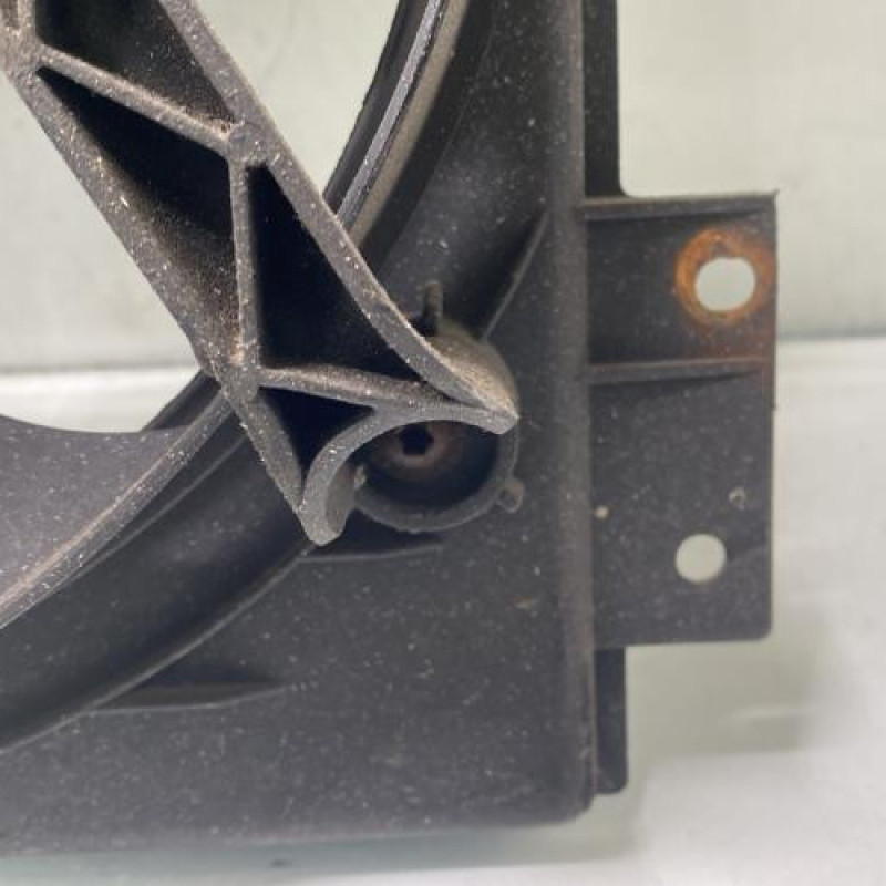 Moto ventilateur radiateur VOLKSWAGEN GOLF 4 Photo n°3
