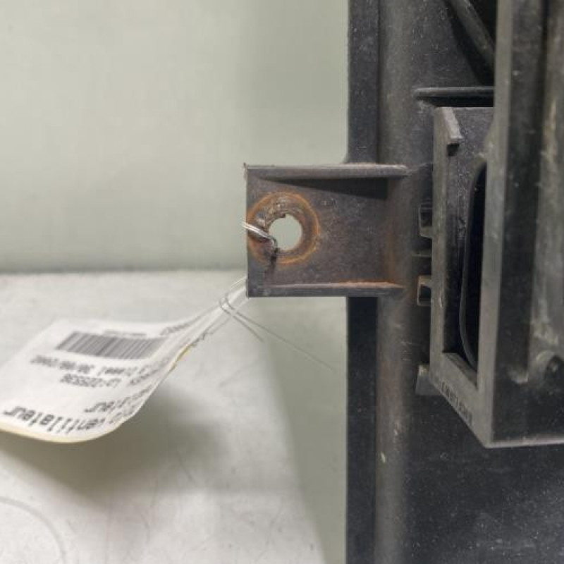 Moto ventilateur radiateur VOLKSWAGEN GOLF 4 Photo n°6