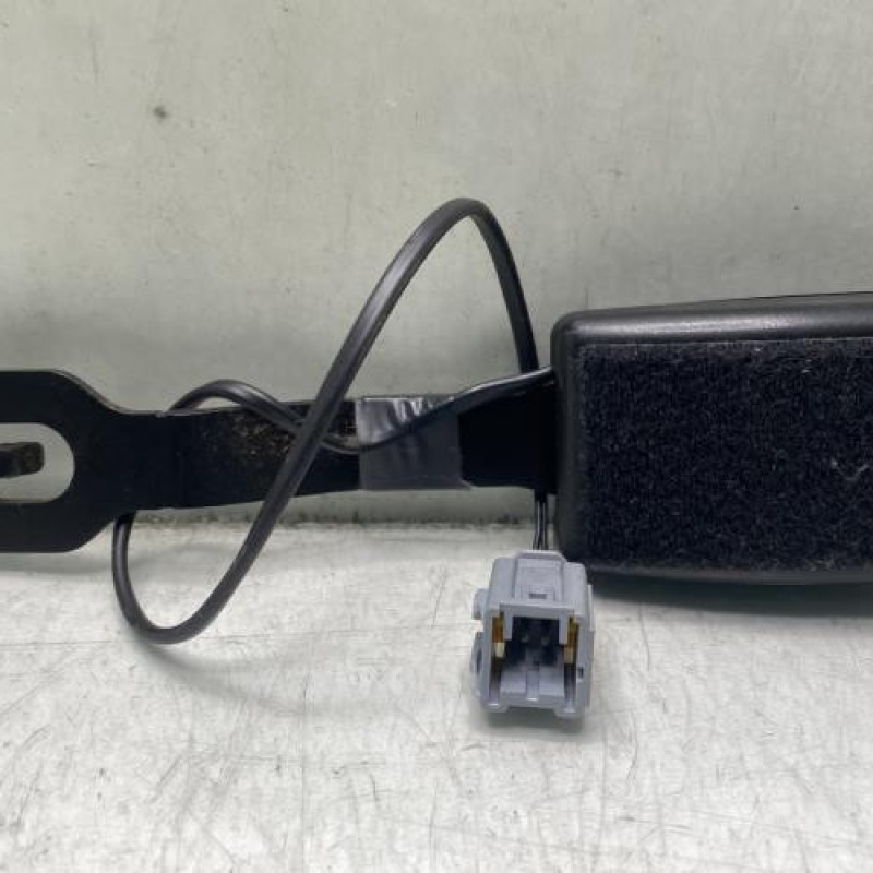 Attache ceinture avant gauche PEUGEOT 208 1 Photo n°1