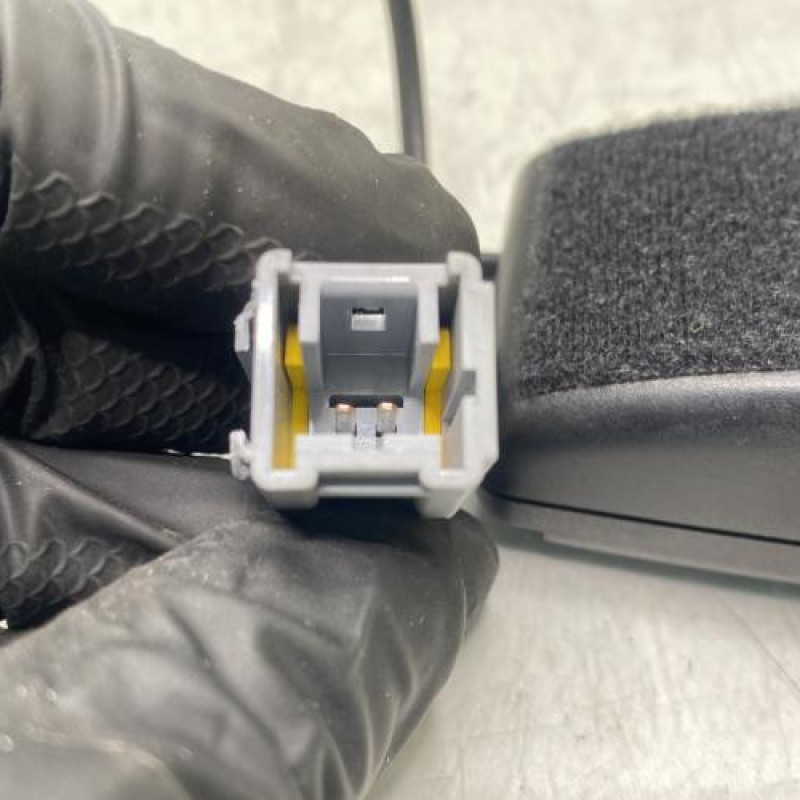 Attache ceinture avant gauche PEUGEOT 208 1 Photo n°3