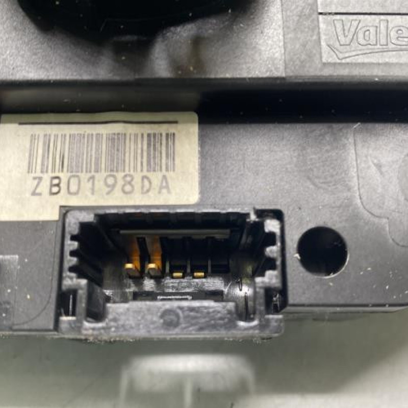 Com (Bloc Contacteur Tournant+Commodo Essuie Glace+Commodo Phare) PEUGEOT 208 1 Photo n°6