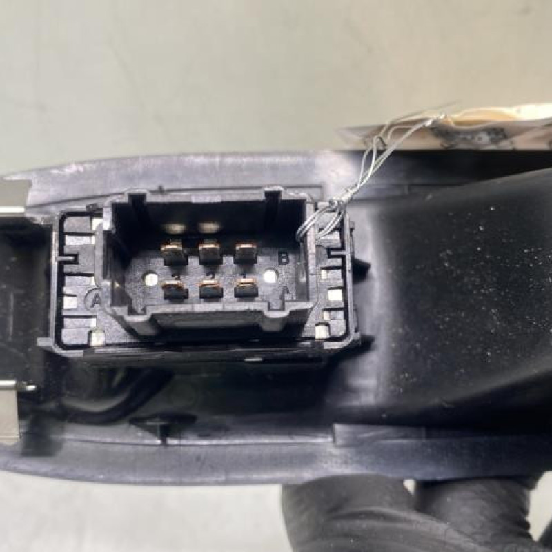 Interrupteur de leve vitre avant droit PEUGEOT 208 1 Photo n°3