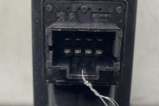 Interrupteur de leve vitre avant gauche PEUGEOT 208 1