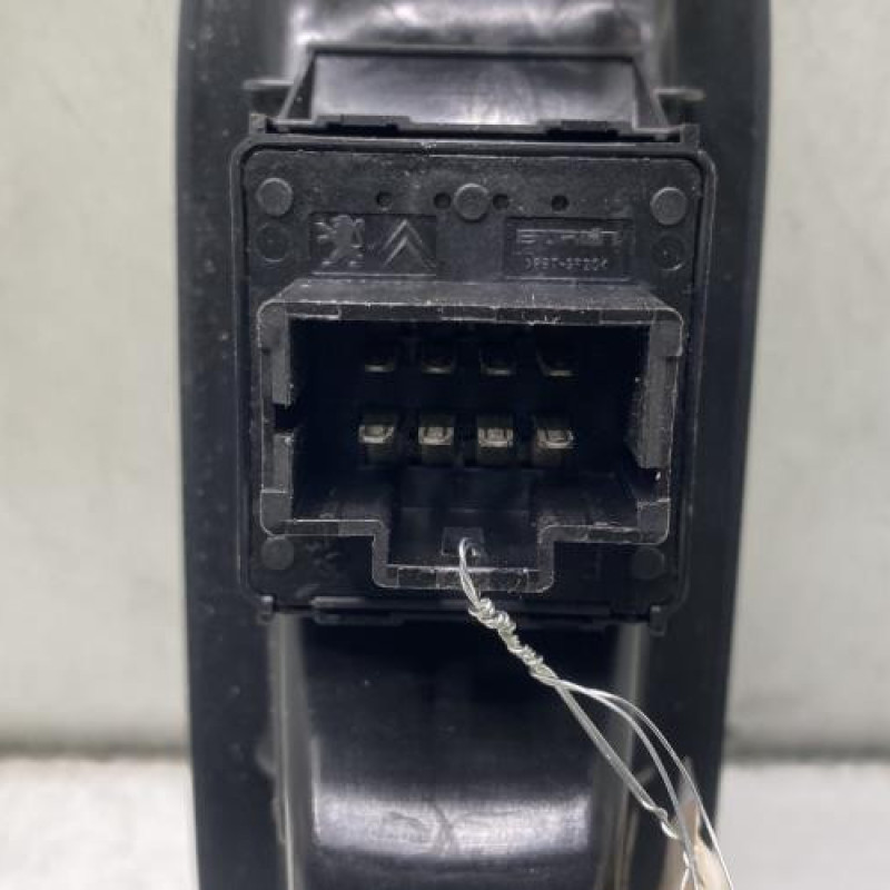 Interrupteur de leve vitre avant gauche PEUGEOT 208 1 Photo n°3