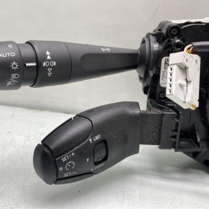 Com (Bloc Contacteur Tournant+Commodo Essuie Glace+Commodo Phare) PEUGEOT 208 1 Photo n°2