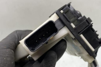 Serrure avant droit PEUGEOT 208 1