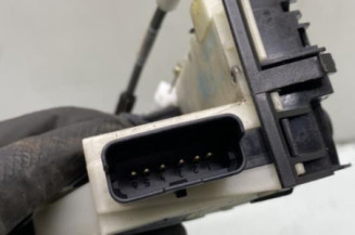 Serrure avant gauche PEUGEOT 208 1