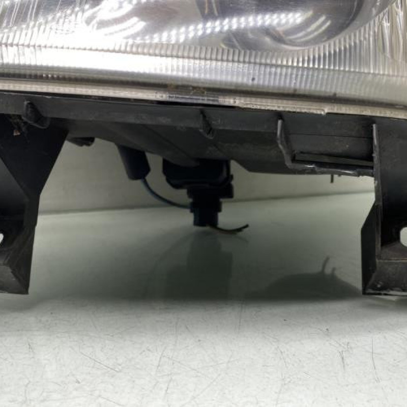 Optique avant principal gauche (feux)(phare) RENAULT CLIO 2 Photo n°2