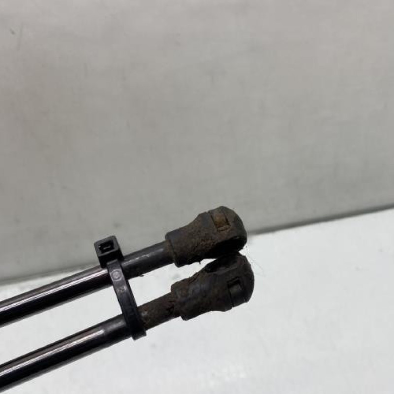 Verin de coffre PEUGEOT 308 1 Photo n°4