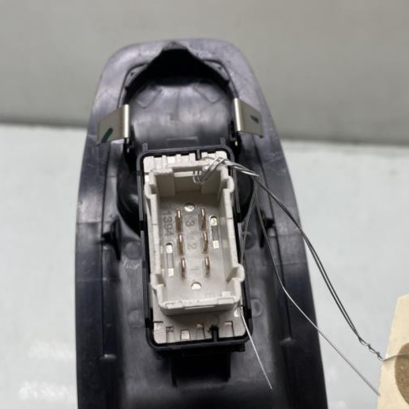 Interrupteur de leve vitre avant droit PEUGEOT 208 1 Photo n°3