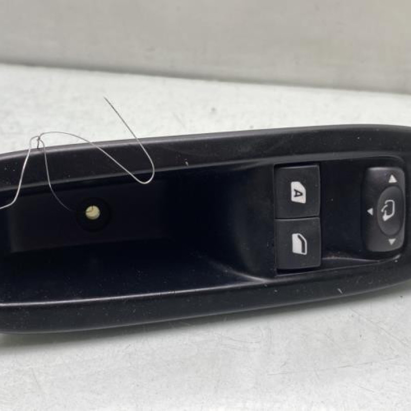 Interrupteur de leve vitre avant gauche PEUGEOT 208 1 Photo n°1